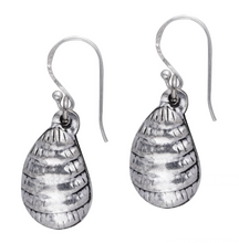 Load image into Gallery viewer, Sea Sirens Ridged Shell Earrings