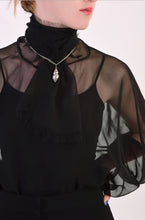 Load image into Gallery viewer, Sea Sirens Single Conch Necklace
